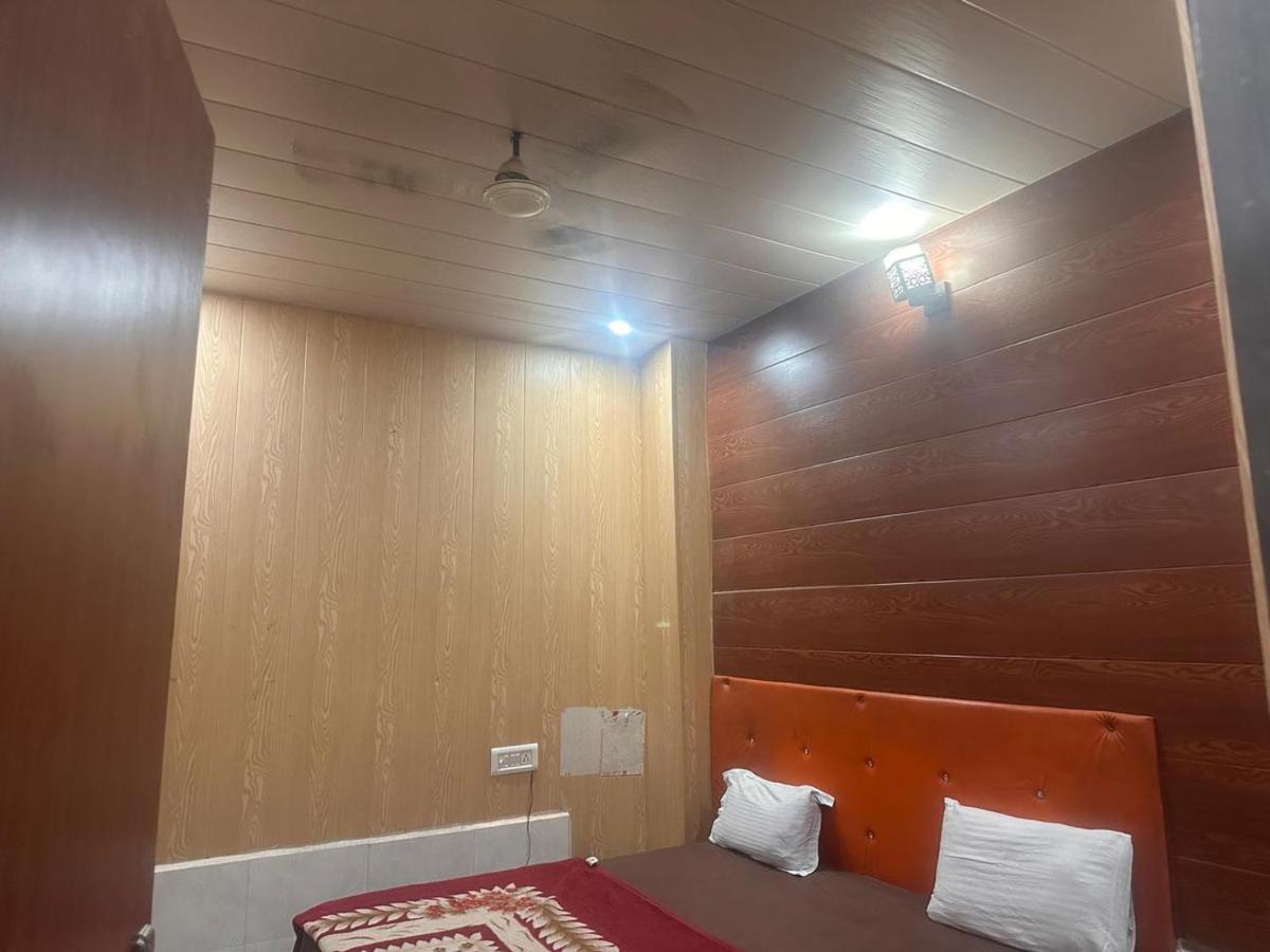Hotel Yamnotri Dham Vrindāvan Exterior foto
