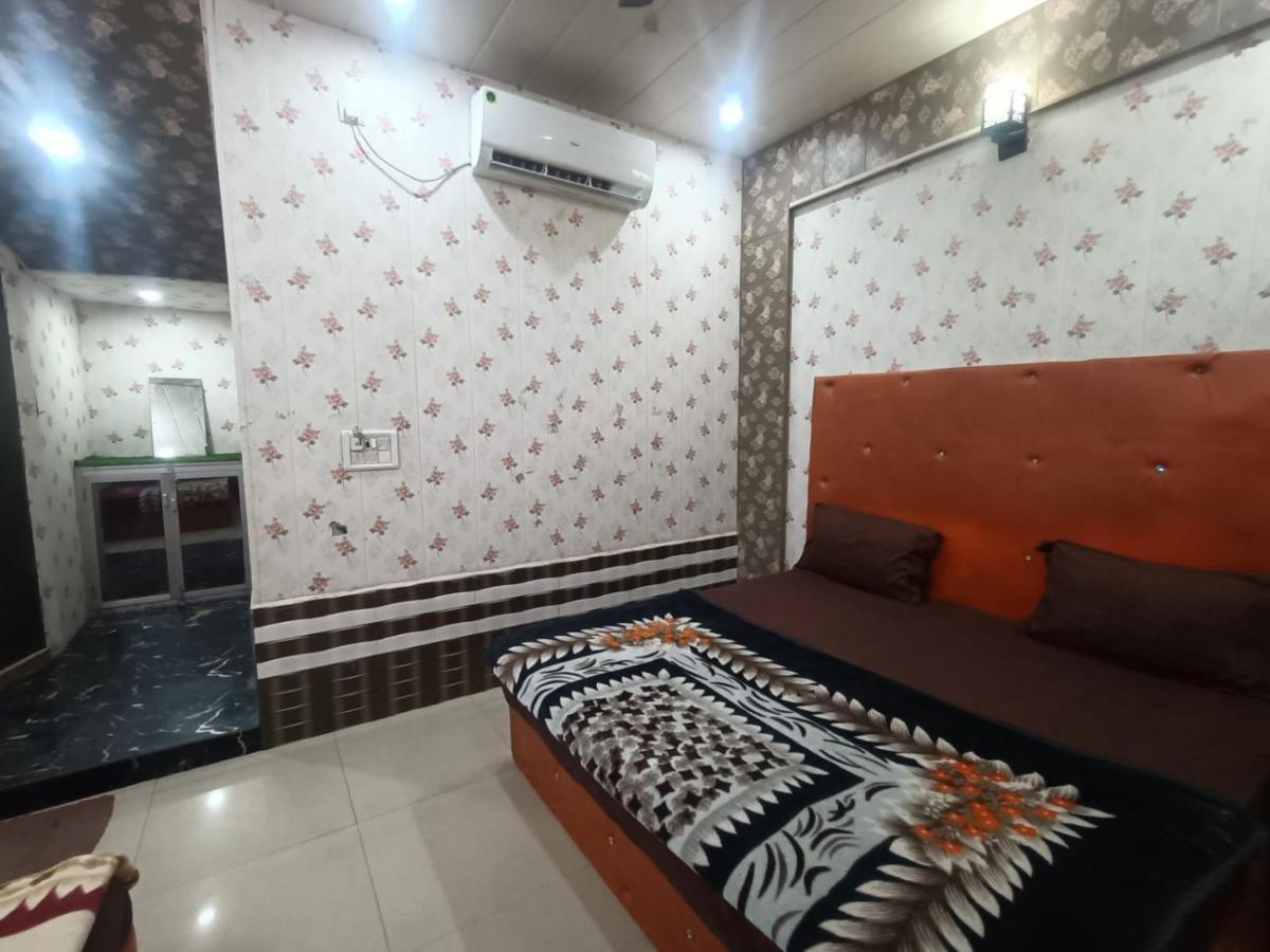 Hotel Yamnotri Dham Vrindāvan Exterior foto